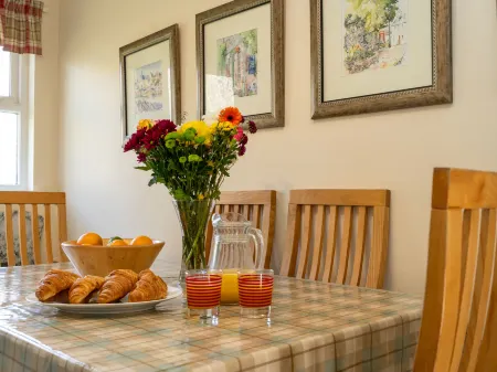 Falcon Lodge Отели рядом с достопримечательностью «The Coylumbridge Hotel FUNHOUSE»