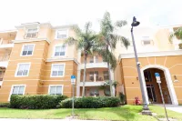 5Min Universal Spacious Condo VC101 - Condos