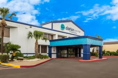 Clarion Pointe Lake Jackson - Clute Hotels near Duckie and the Grackle Studio and Gallery