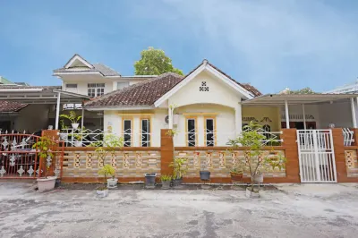 Wisma Pinggir Mitra RedDoorz Hotels near Tanjung Pinang