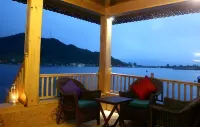 Sukoon Houseboat Dal Lake