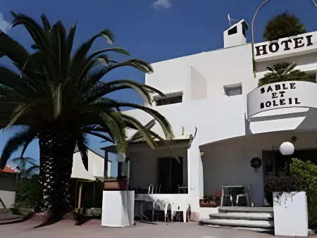 Hotel Sable Et Soleil - Port, Plage et Jacuzzi Privé