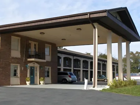 Scottish Inn and Suites Perry