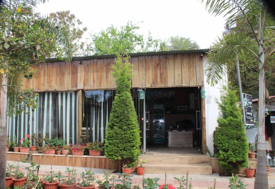 Toppers Corner-A Boutique Garden Resort - Housity
