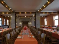 Sarlospuszta Club Hotel فنادق في Lajosmizse