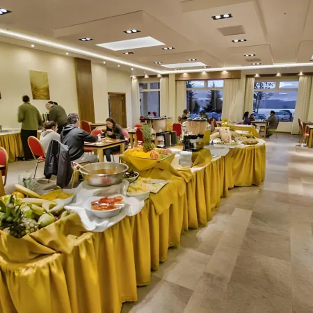 Huinid Pioneros Hotel