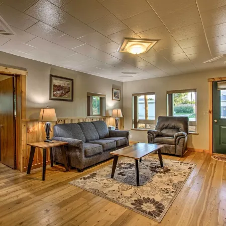 Pet-Friendly Augusta Cabin - Walk to Main Street!