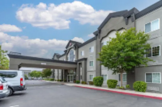 เบสท์เวสเทิร์นพลัส วินยาร์ดอินน์ โรงแรมในลิเวอร์มอร์