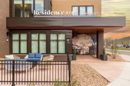 Residence Inn Arvada Denver West Отели рядом с достопримечательностью «Парк Хоскинсон»