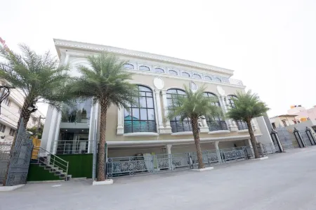 BABY ELITE BY TIO - The Indian Origin Hotels Отели рядом с достопримечательностью «Sripuram Golden Temple»