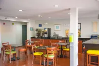 Microtel Inn & Suites by Wyndham Daphne/Mobile - breakfast
