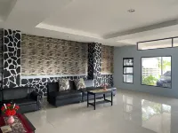 Guest House Sweethome Syariah فنادق في Guntung Payung