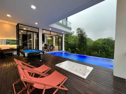 Villa Amethyst Dago Pakar M-08 5Br with Private Pool (Family Only)