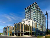Holiday Inn Boston - Cambridge Area Hotel dekat Assembly Row
