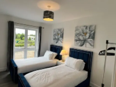 Modern 2 bedroom apartment Hotels in Sittingbourne
