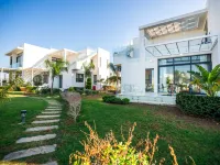 B32-3 the Resort Apartment with Pool View Hotels in Akanthou