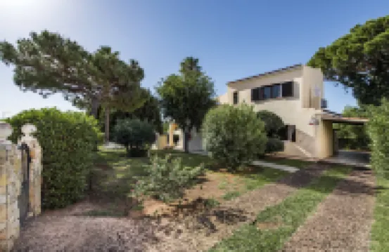 Exclusive Retreat in Vilamoura, Private Pool, Off-Street Parking, Free AC & Wifi