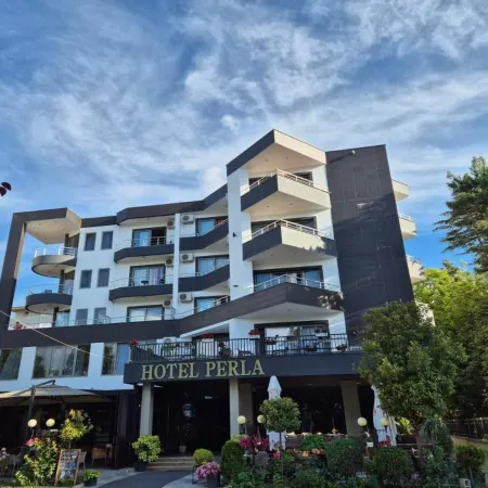 Perla Hotel Отели в г. Поградец