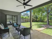 Stylish 4BR 2BA Home w/ Spacious Backyard in Vibrant Wilton Manors Hotel di Oakland Park