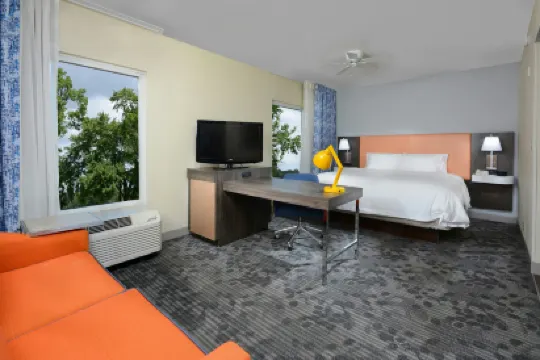 克林頓I-26歡朋套房酒店