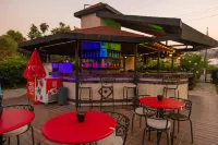Golden Moon Hotel - bar