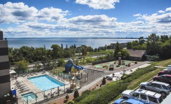 Edgewater Hotel & Waterpark