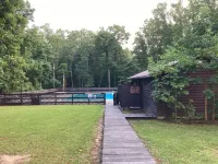 Cozy Creek Cabin: 1-Bedroom Cabin next to Pipestem Resort Hotels in Bluestone River