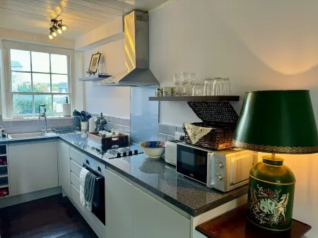 Waterloo Terrace -Historical luxury apartment in heart of Old Town with balcony.