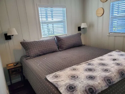 PETS STAY FREE Camp St Cabanas Unit 3 on Lake Dora