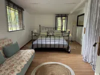 Authentic Luberon, Lodge-Style House in the Heart of Nature 卡瓦永酒店