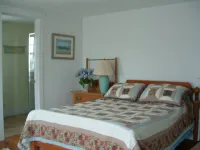 GREAT LOCATION /3 bedroom/bayview /Pond village area