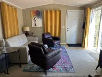 Cozy Cottage right on the McKenzie River!