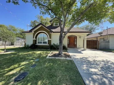 A luxury, 3-bedroom home mins away from the San Jose Missions Hotels near Texas A&M University-San Antonio