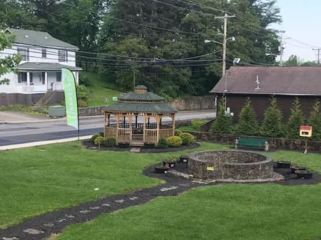 Perfect Basecamp! 3b/3bath Historic Downtown 🏡