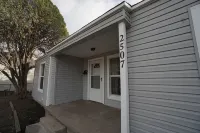 Cozy Cottage next to MSU Texas, centrally located! Hotel dekat Akin Auditorium