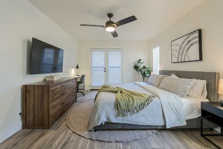 Remodeled Luxury Condo with Heated Pool, Spa and Hiking Trails Nearby! Отели рядом с достопримечательностью «Пистева Пик»