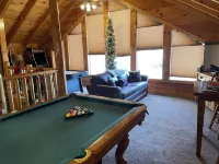 Luxury Cabin, 4 BD/4BA Suites,Half Bath, Game RM, Media RM, Fireplaces, Hot Tub