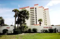 Quiet direct Oceanfront 2 bed 2 bath Condo w/pool and private balcony