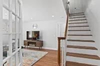Stylish & Luxurious 3 BDR Home with Play Station