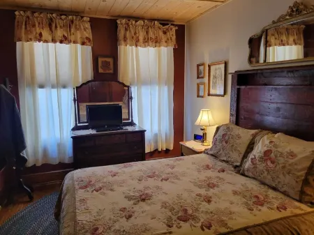 The Ridge is a Cozy 2-bedroom/1 bath Apartment Short walk to downtown Gettysburg