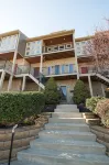 Spacious townhouse with beautiful views of Downton Cincinnati.