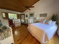 Hobe Sound Waterfront Gem ~ Private Dock and Boat Launch ~ 3 min to the beach!