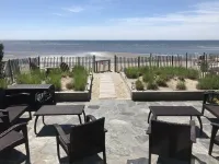 Stunning direct waterfront beach house! Hotels in Fairfield