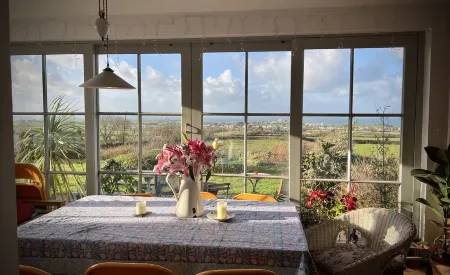 Lovely four bedroom house with spectacular panoramic views of Cornwall coastline