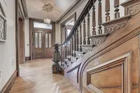 Three Pines Petersburg - Luxurious 10 Bedroom Home in Historic Petersburg Hotels in Menard County