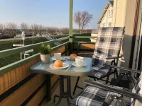 Light-flooded vacation apartment in the center with a view of the fishing boats