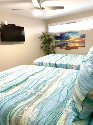 Ocean Paradise w/ Balcony, Pool, Hot Tub! Beautifully renovated Beachfront Dogs!