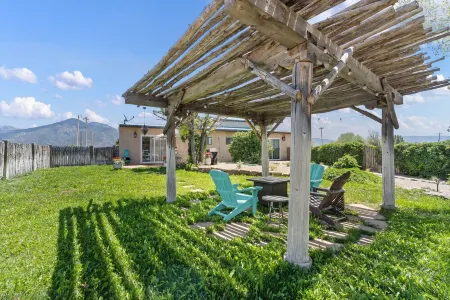 Charming and Spacious Casita Getaway for couples and families.