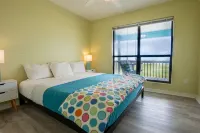 Waterfront private sandy Bay Beach & private pathway to Gulfside. Bring dogs!