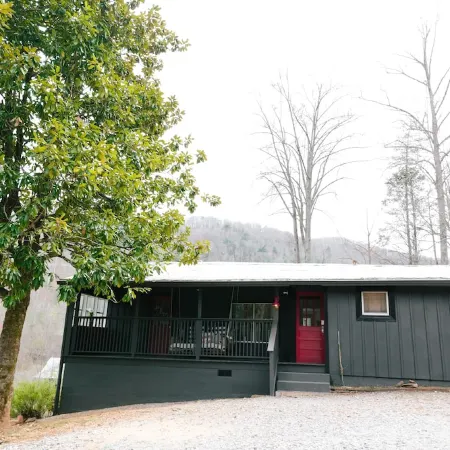 CAPER CABIN at Black Rock Mountain Clayton, GA- A Hiker's Haven